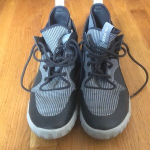 Adidas tubular shadow